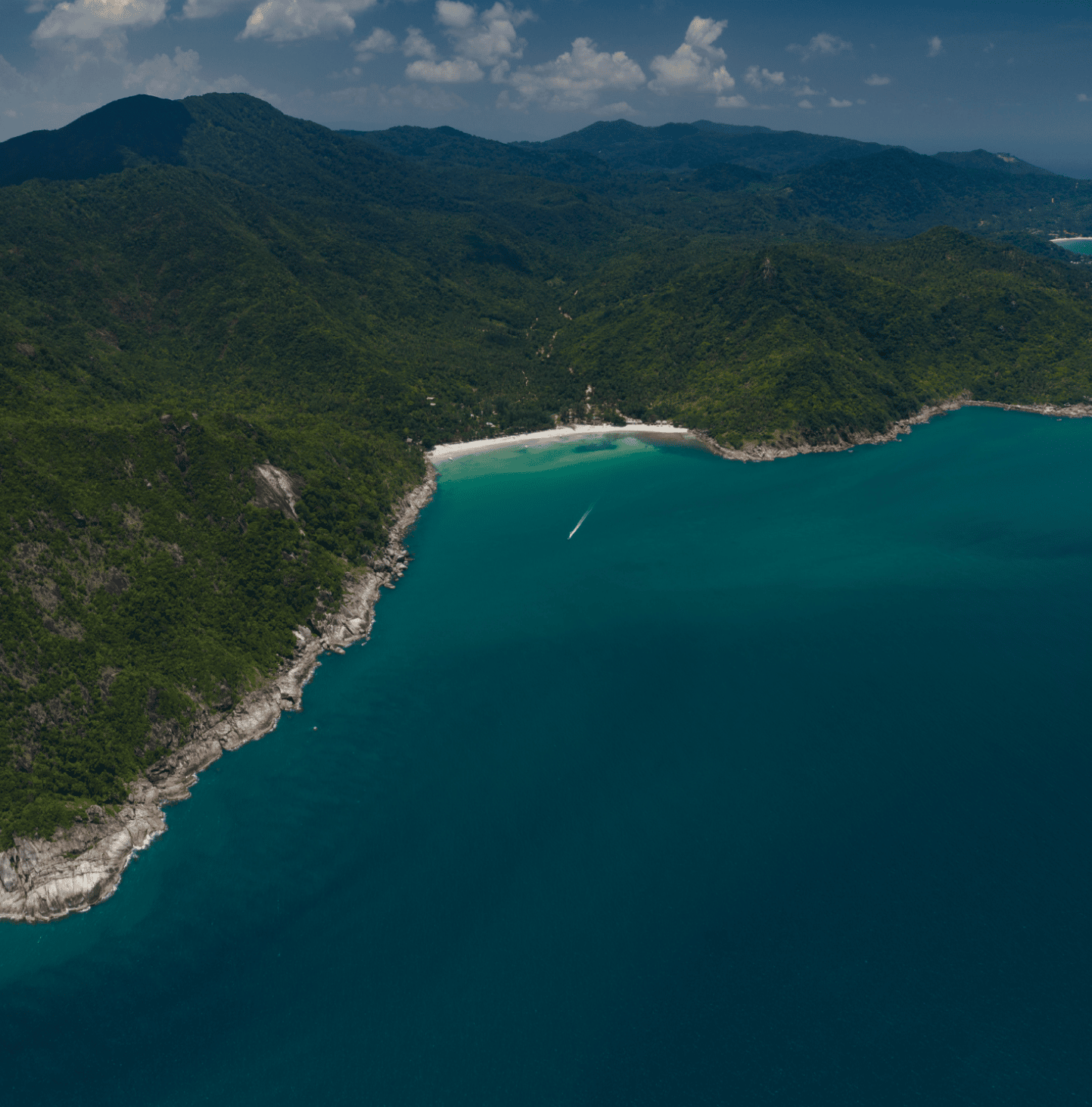 A turquoise bay among the islands in the Gulf of Thailand